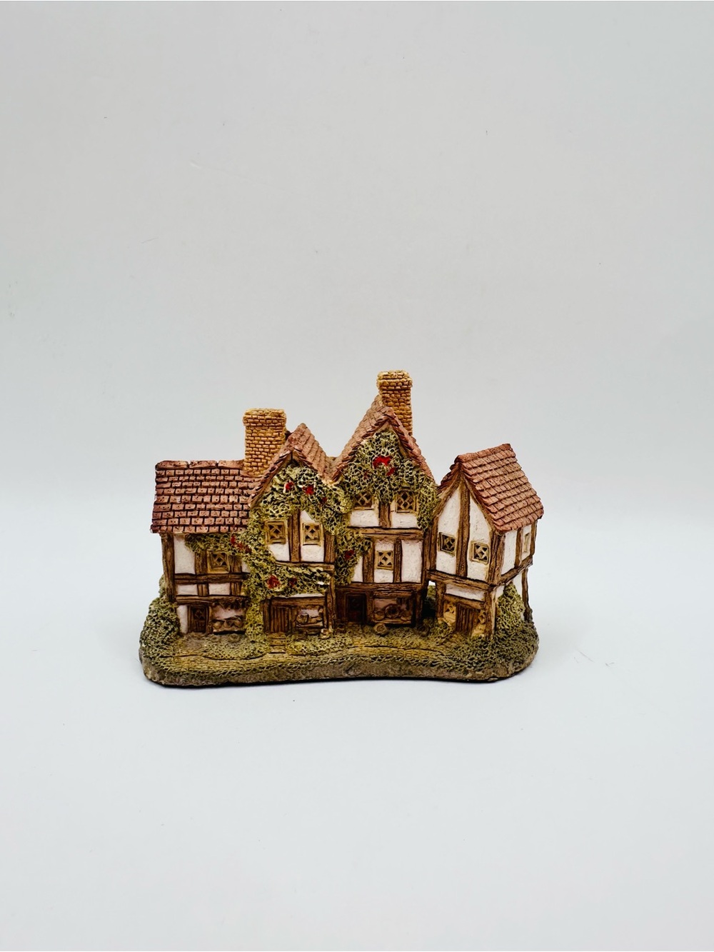 Vintage 1985 David Winter The Apothecary’s Shop Cottage